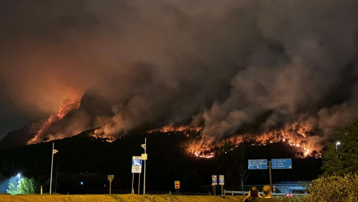 Odore di bruciato dalla Carnia fino alla pianura: fumo nel Medio Friuli. Le precauzioni - 