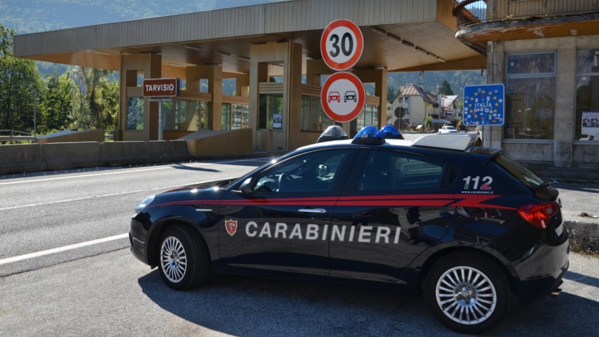 Maxi controlli sulle strade della Val Canale: arresto, alcol alla guida e hashish - 
