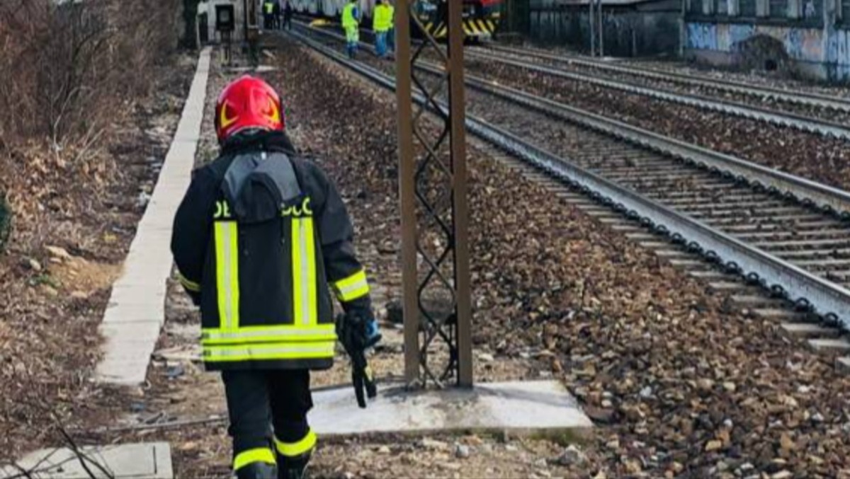 Tragedia sui binari: donna travolta e uccisa dal treno, caos sulla Udine-Cervignano - 