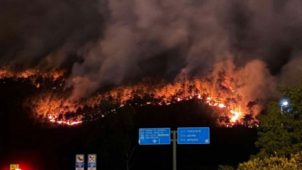 Fumo degli incendi in Friuli: dove si sente, qualità dell'aria e cosa fare in casa - 