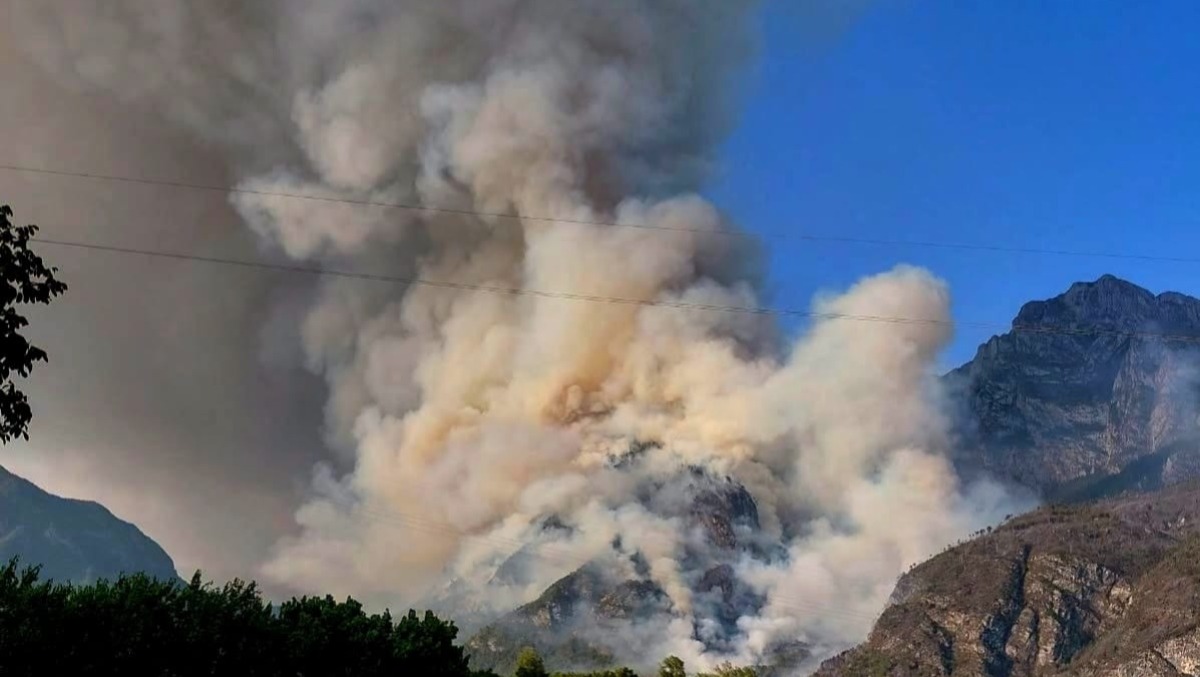 Emergenza incendi, ancora in espansione: nuovo bollettino, peggiora la qualità dell’aria - 
