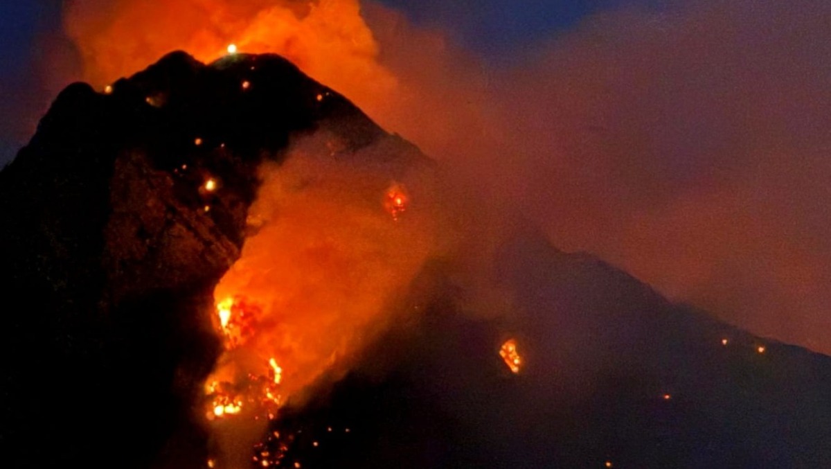 Incendi a Tolmezzo, l’opposizione chiede un Consiglio urgente: «Riccardi venga a riferire in aula» - 