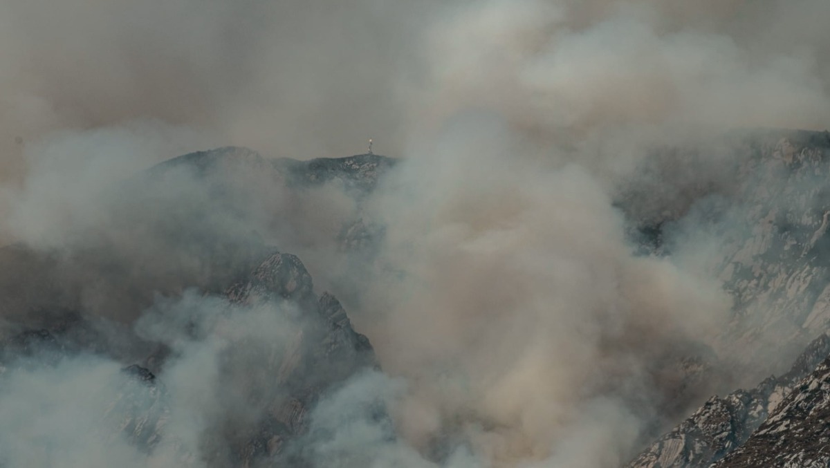 Incendi in Carnia, la pioggia non arriva sui roghi: Amariana ancora nella morsa del fuoco - 