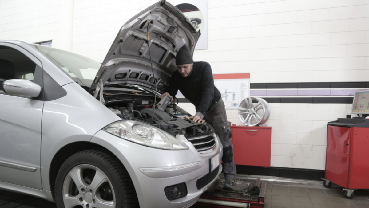 Revisione auto scaduta: cosa cambia davvero tra sanzioni, stop alla circolazione e assicurazione - 