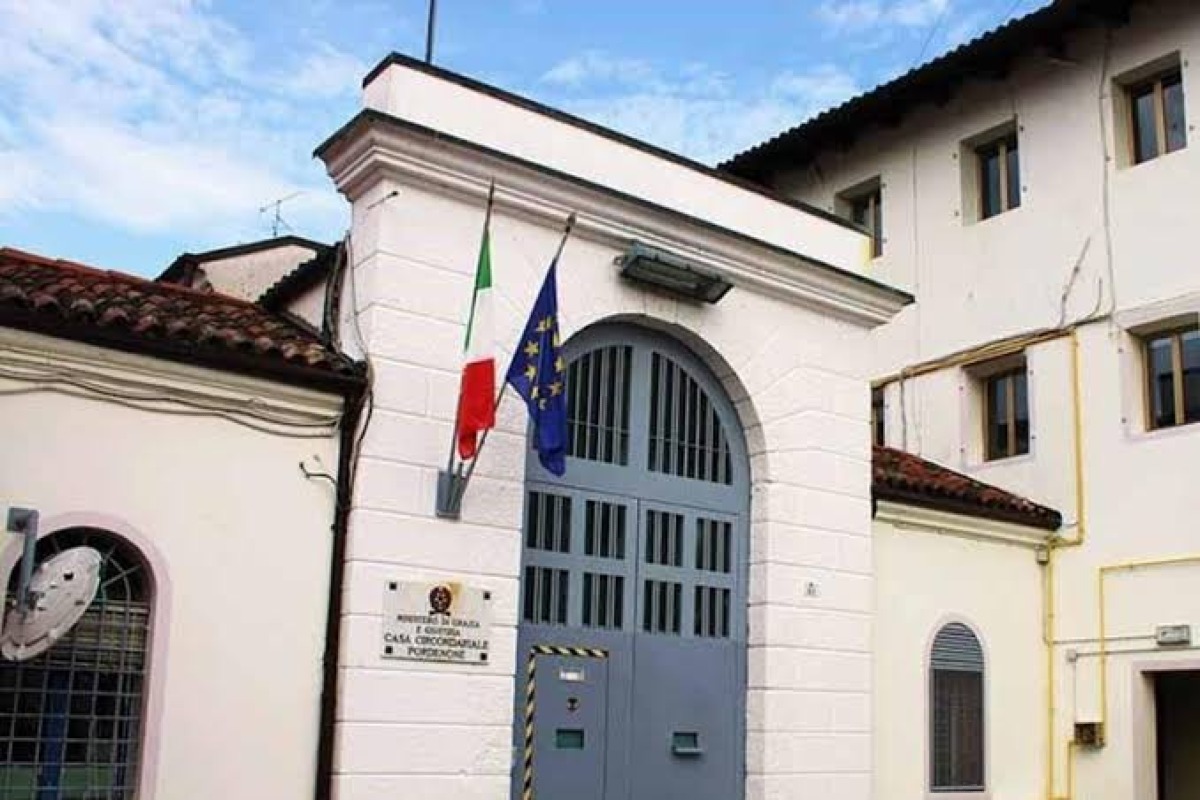 Incendio nel carcere di Pordenone: 19enne muore intossicato - 