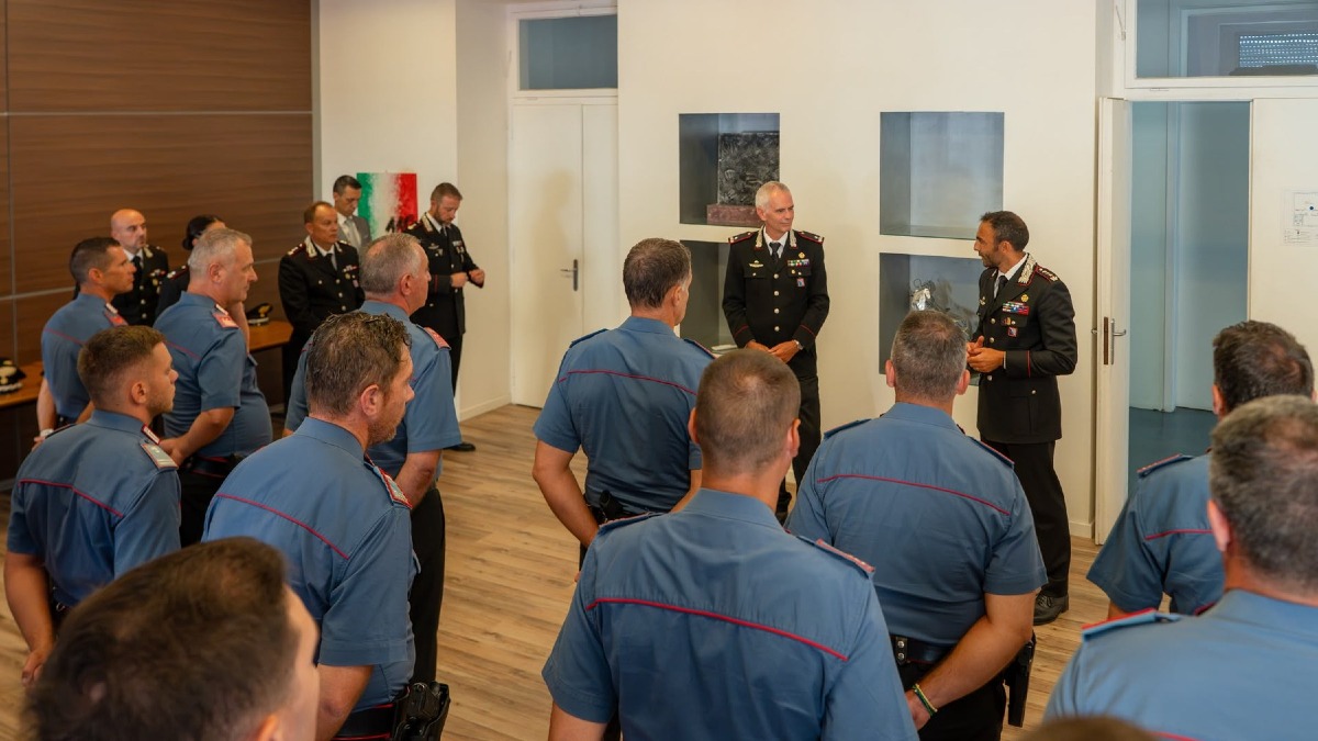 Trieste, il generale Vitagliano saluta i carabinieri prima del trasferimento di settembre - 