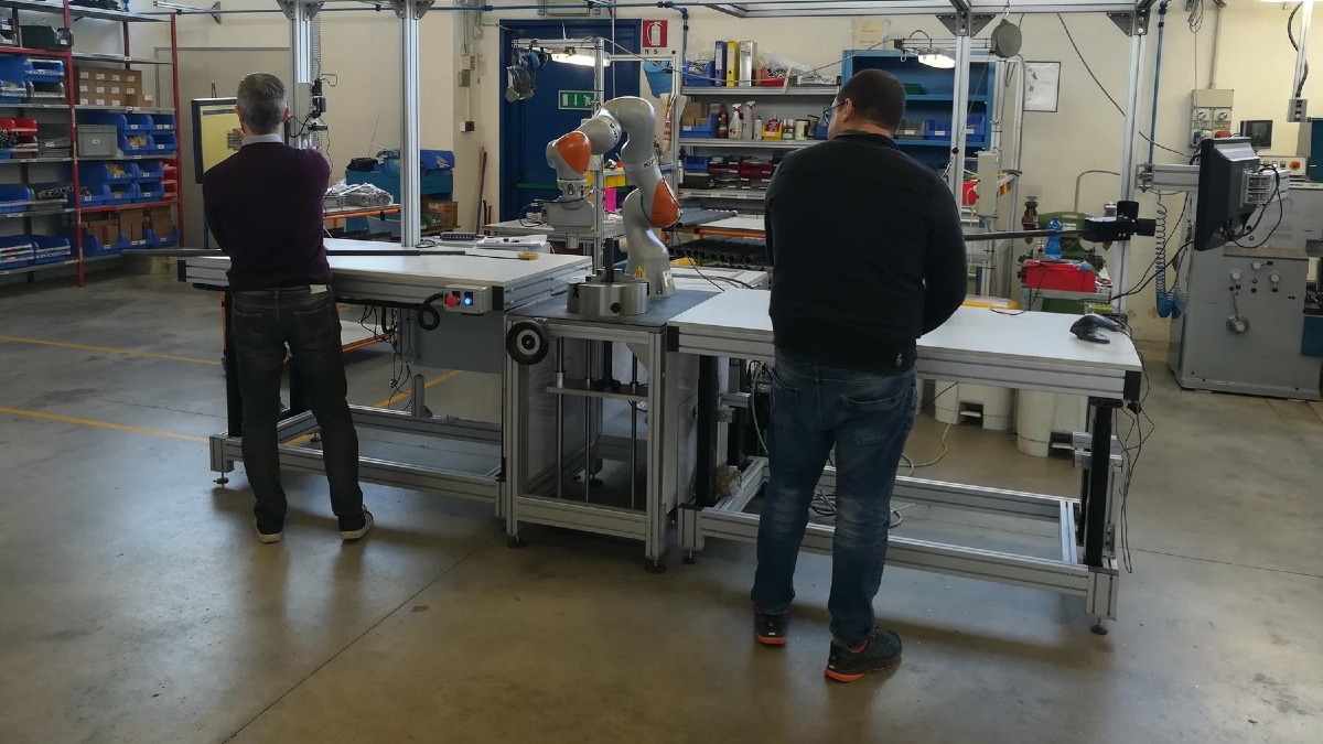 Fabbriche più adatte agli over 50: a Padova robot e sensori seguono il lavoratore - 