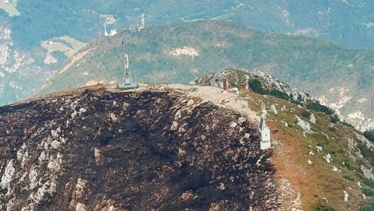 Tentano di salire sull’Amariana nonostante gli incendi: il CAI ferma gli escursionisti - 