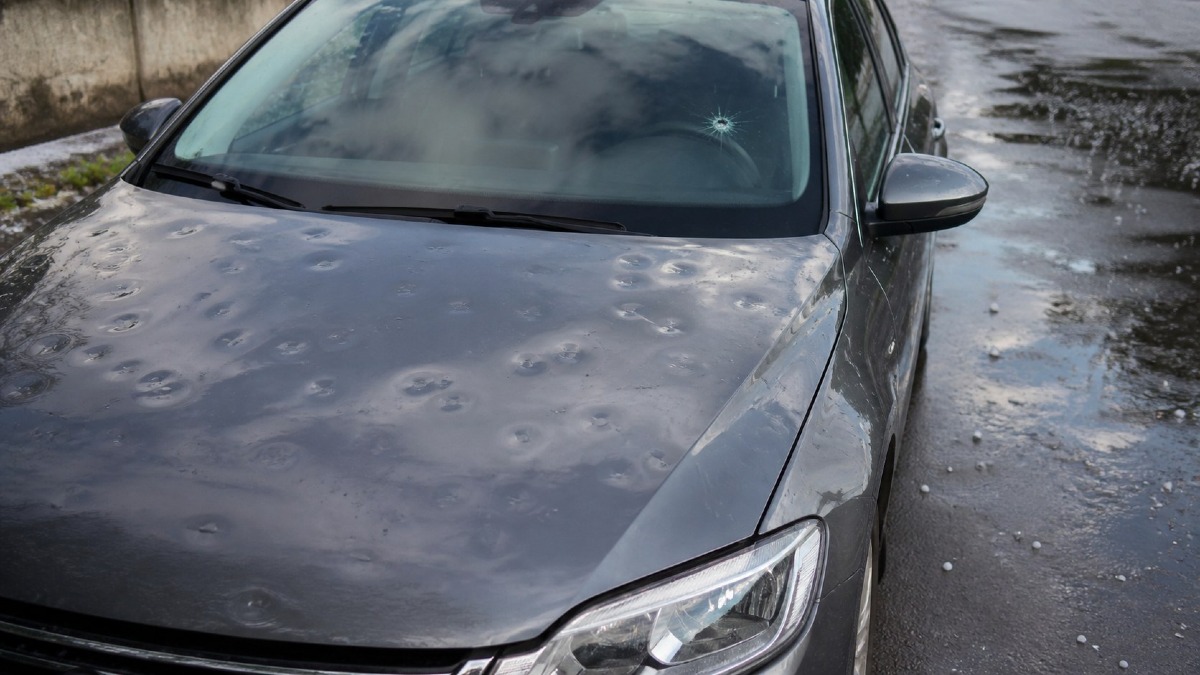 Grandine sull'auto: foto, denuncia e riparazione, la checklist delle prime 24 ore - 