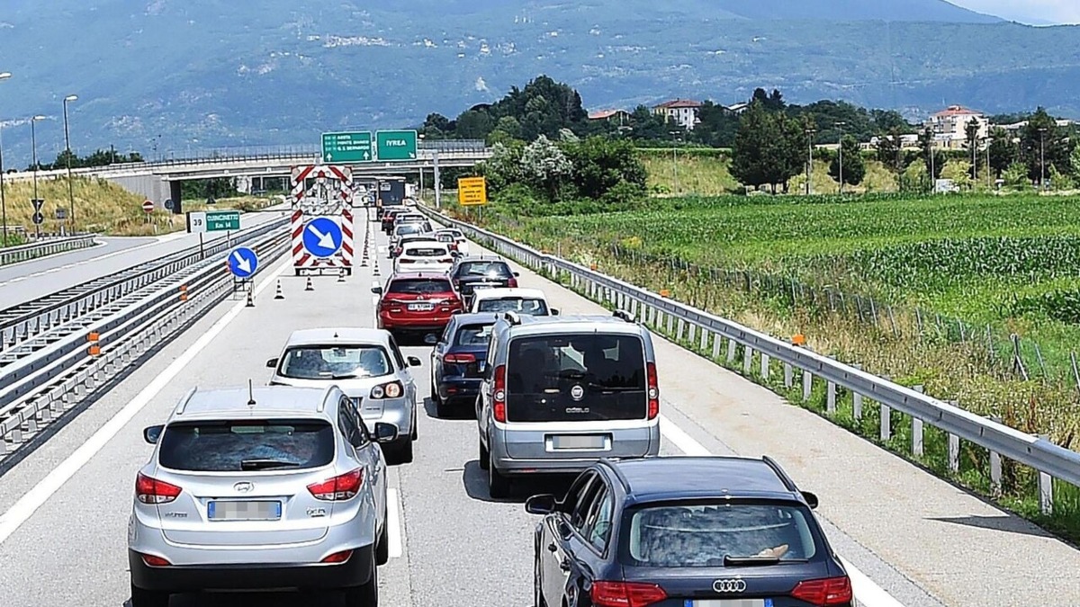 Rientro dalle ferie, scatta il bollino nero: code e rallentamenti sulla A4 - 