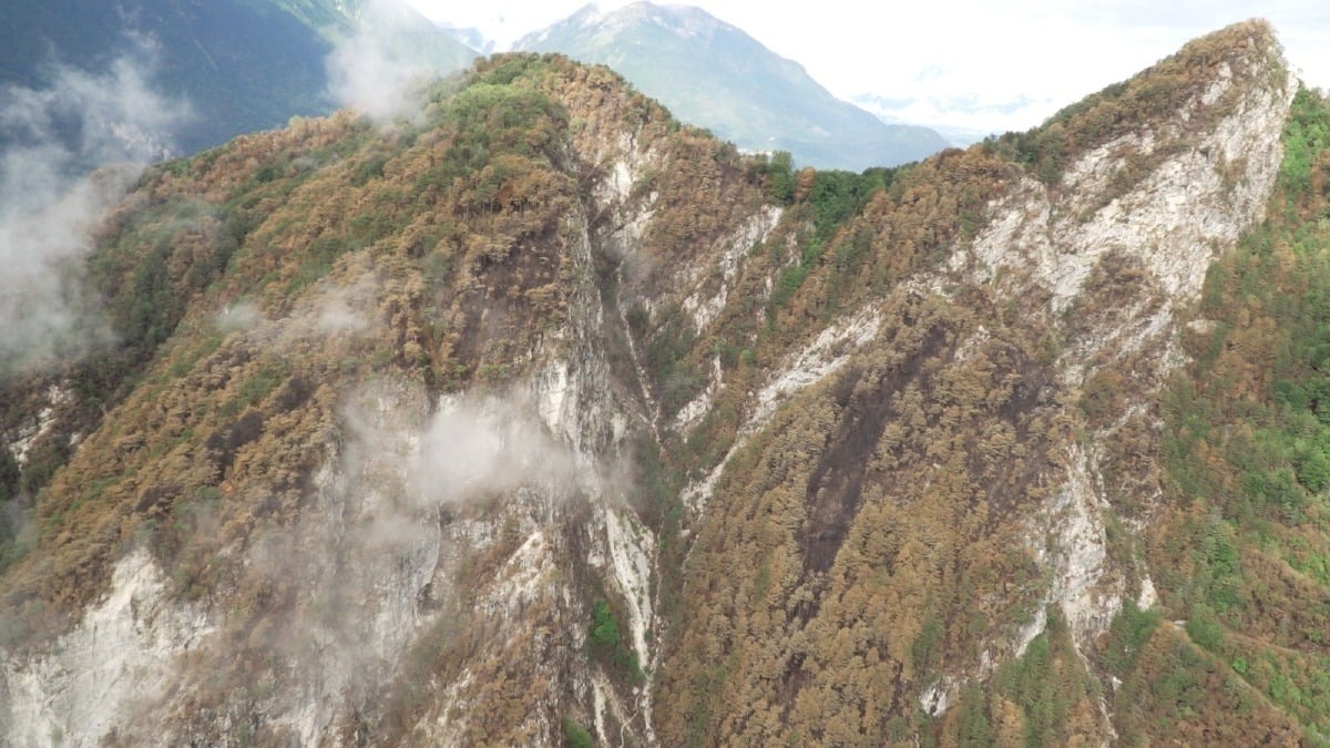 Monte Amariana, maxi operazione antincendio: oltre 3 milioni di litri d’acqua nella lotta al rogo sopra Amaro - 
