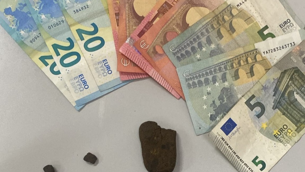 Fermato in auto in Borgo Stazione: addosso hashish, in casa spunta il bilancino - 