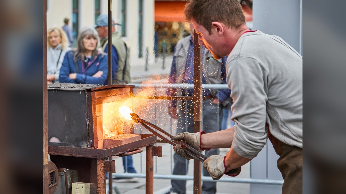 Coltello in Festa 2026, Maniago celebra le lame tra mercato, show cooking e laboratori - 