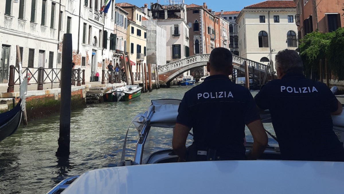 Deruba due anziani, mezz’ora dopo si accascia: muore il borseggiatore “Mika” - 
