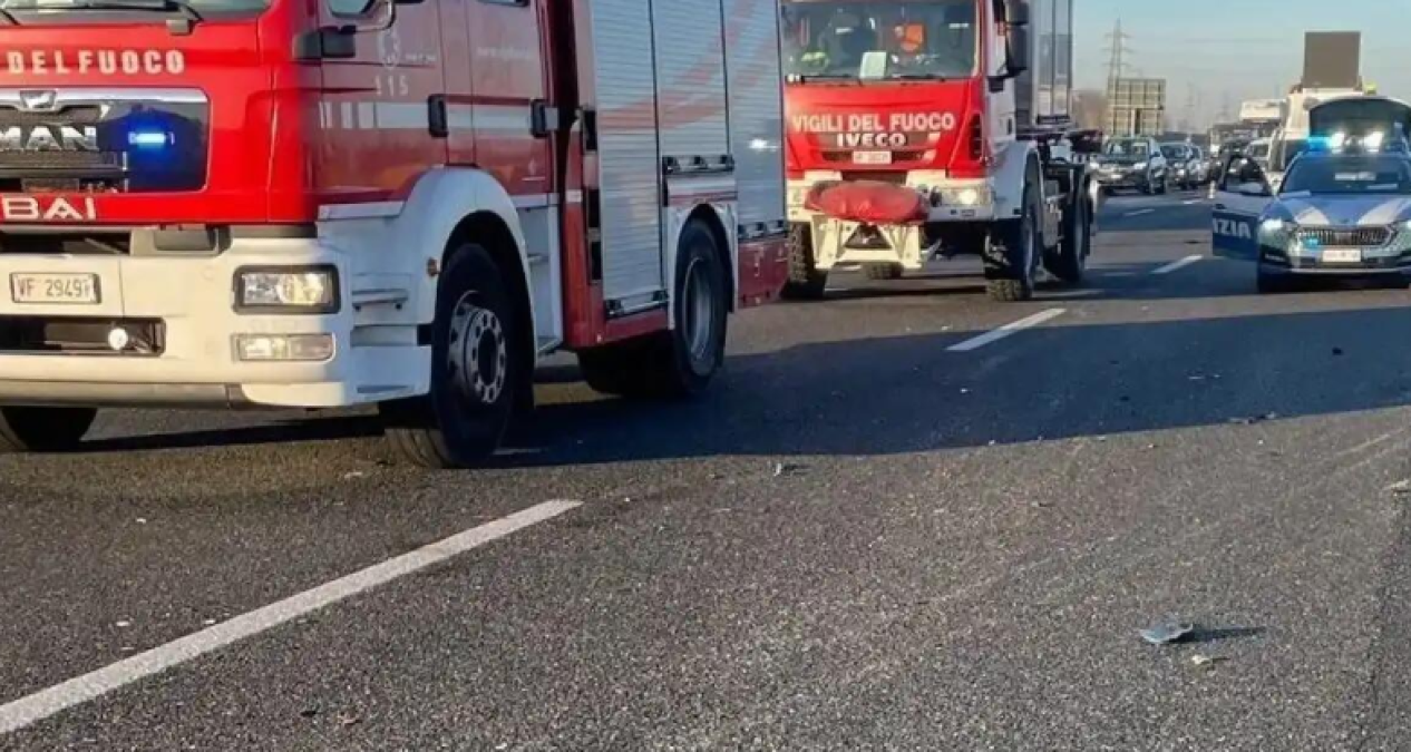Schianto tra camion e moto sulla Romea: strada chiusa in entrambe le direzioni - 