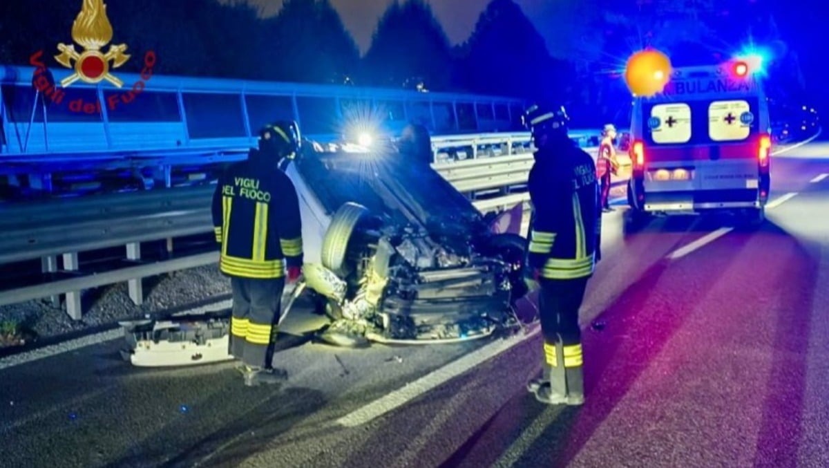 Tangenziale di Limena, schianto tra due auto verso Padova: una si rovescia, due feriti - 