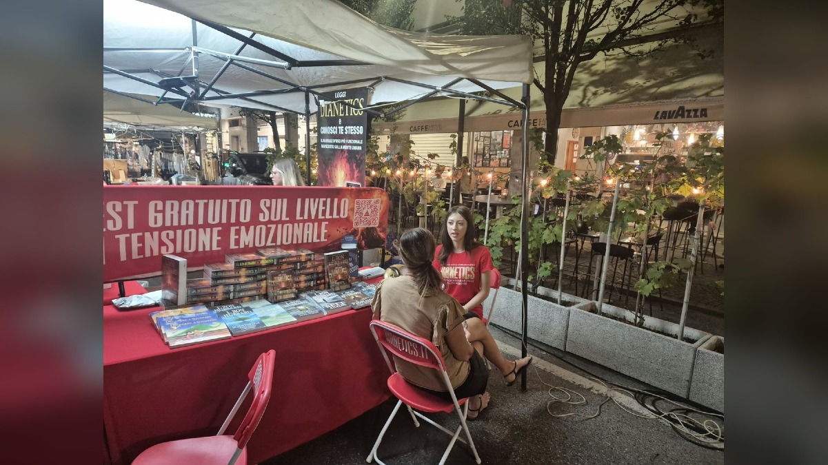 Sottomarina, sulla litoranea test della tensione emozionale e incontri su Dianetics - 