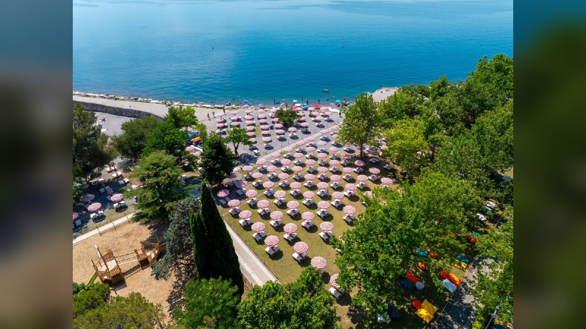 Sistiana, stagione al mare fino al 13 settembre: spiagge aperte e Boss Doms al Base Club - 