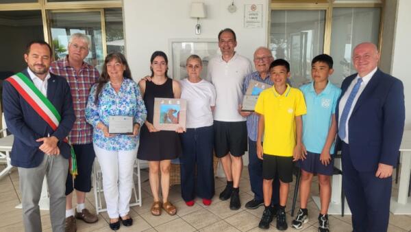 Da 40 anni in vacanza sempre nello stesso hotel: Jesolo premia due famiglie