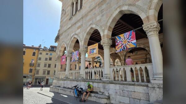 Udine si prepara a Friuli Doc: centro addobbato e guida pratica per muoversi in città