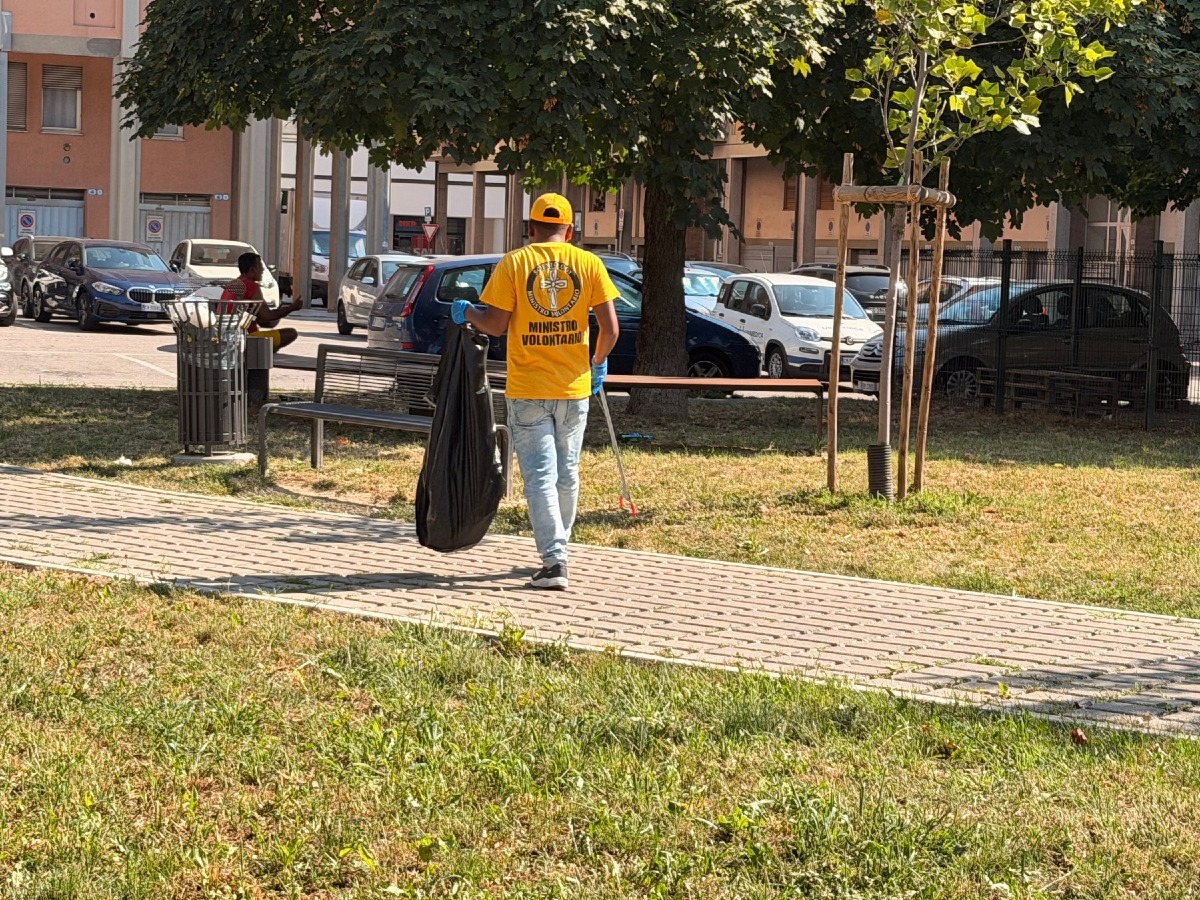 Padova, raccolti 15 sacchi di rifiuti nella zona San Carlo durante la mattinata ecologica