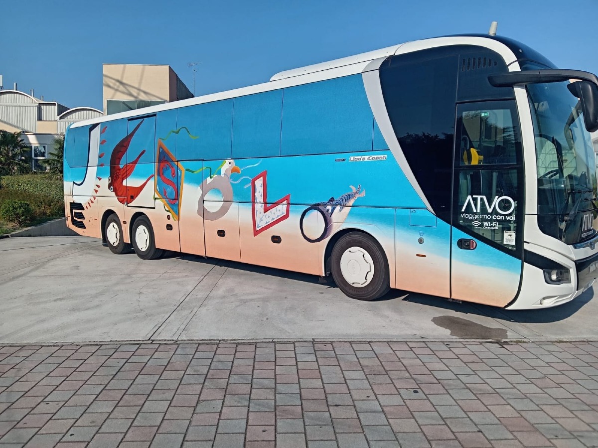 Jesolo, due autobus ATVO con la nuova immagine 2026 sulle linee per Venezia