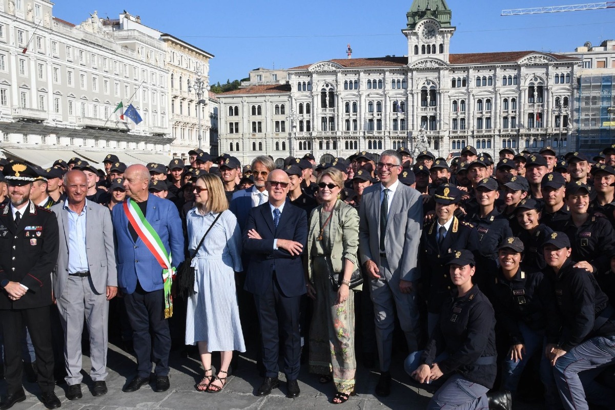 Trieste, 415 allievi agenti in piazza Unità per l’Ammainabandiera del 233° corso