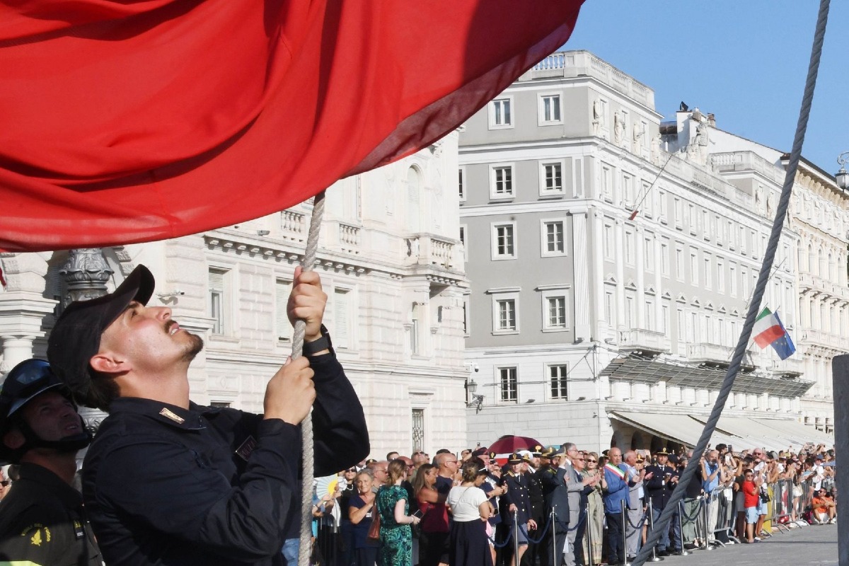 Trieste, 415 allievi agenti in piazza Unità per l’Ammainabandiera del 233° corso