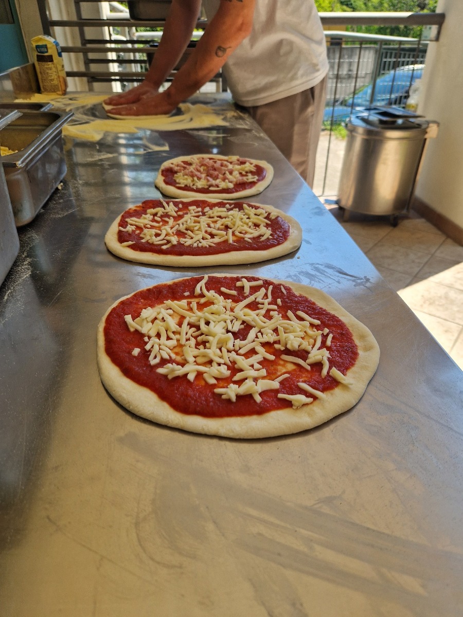 Portogruaro, alla Francescon la pizza diventa esercizio di memoria per 50 anziani