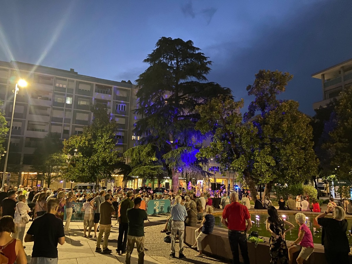 Pordenone, 400 persone in piazza per il debutto di Una Fontana di Note