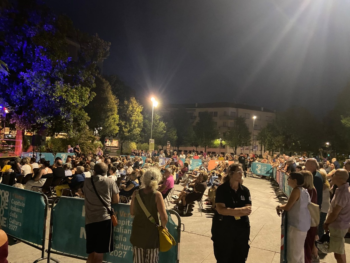 Pordenone, 400 persone in piazza per il debutto di Una Fontana di Note