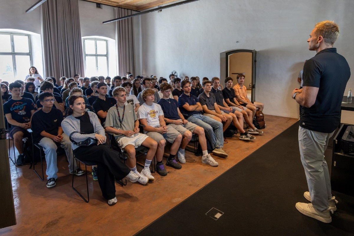 Vipiteno, 70 stagisti internazionali di HTI chiudono l’estate con AJ Ginnis
