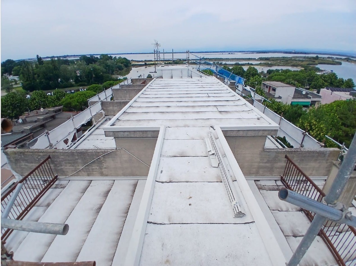 Grado, nuovo tetto per il condominio di via Reparo Largo: lavori da 200mila euro