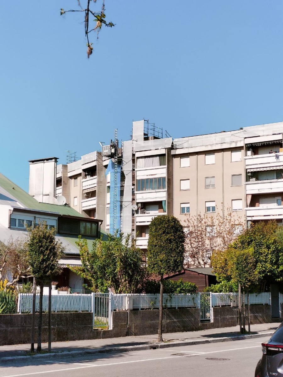 Grado, nuovo tetto per il condominio di via Reparo Largo: lavori da 200mila euro