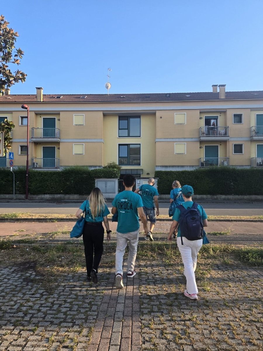 Padova Ovest, distribuiti migliaia di opuscoli contro la droga prima di Ferragosto