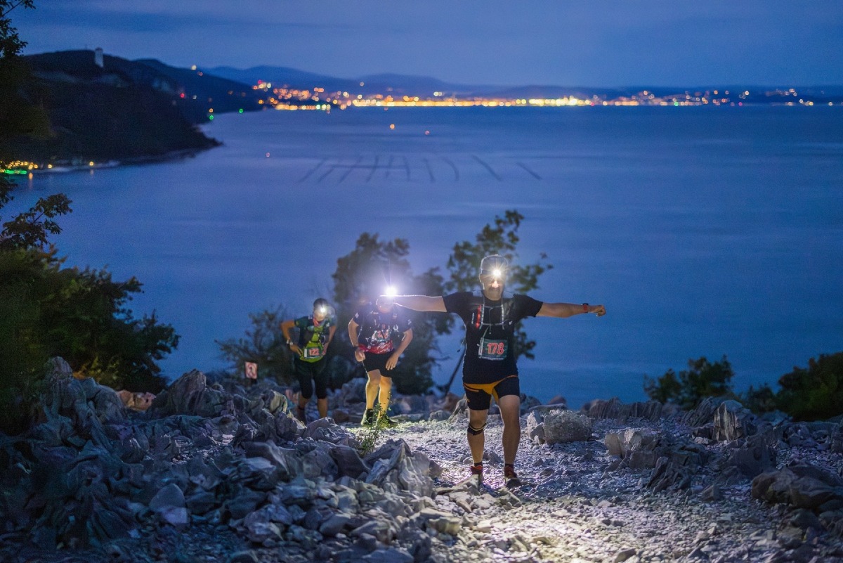 Sardon Run 2026, a Duino cinque gare tra alba e tramonto: 1.700 iscritti da 30 Paesi