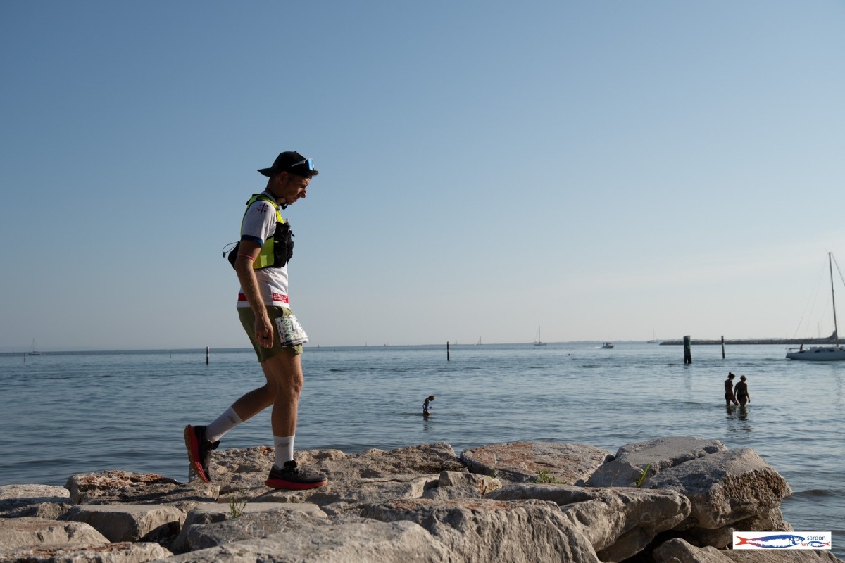 Sardon Run 2026, a Duino cinque gare tra alba e tramonto: 1.700 iscritti da 30 Paesi