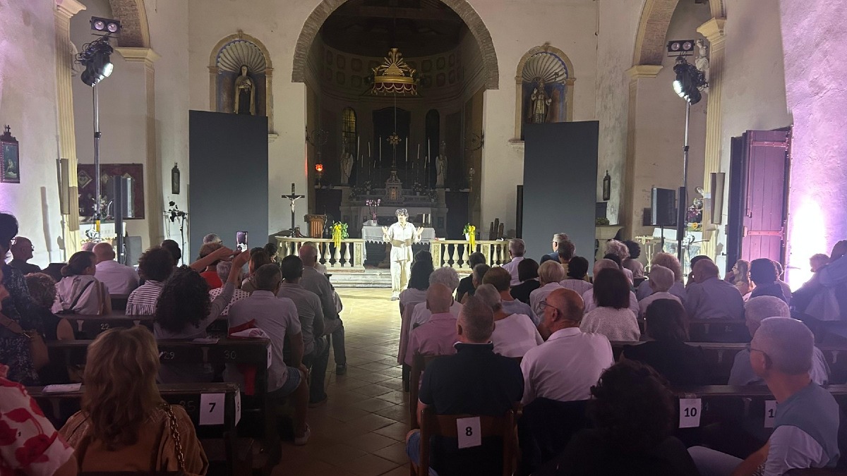 Santa Maria in Punta, applausi per Matthias Martelli con Lu Santo Jullàre Françesco