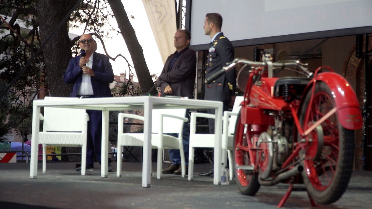 Grado celebra i 105 anni di Moto Guzzi con moto storiche e il film sulla sua nascita