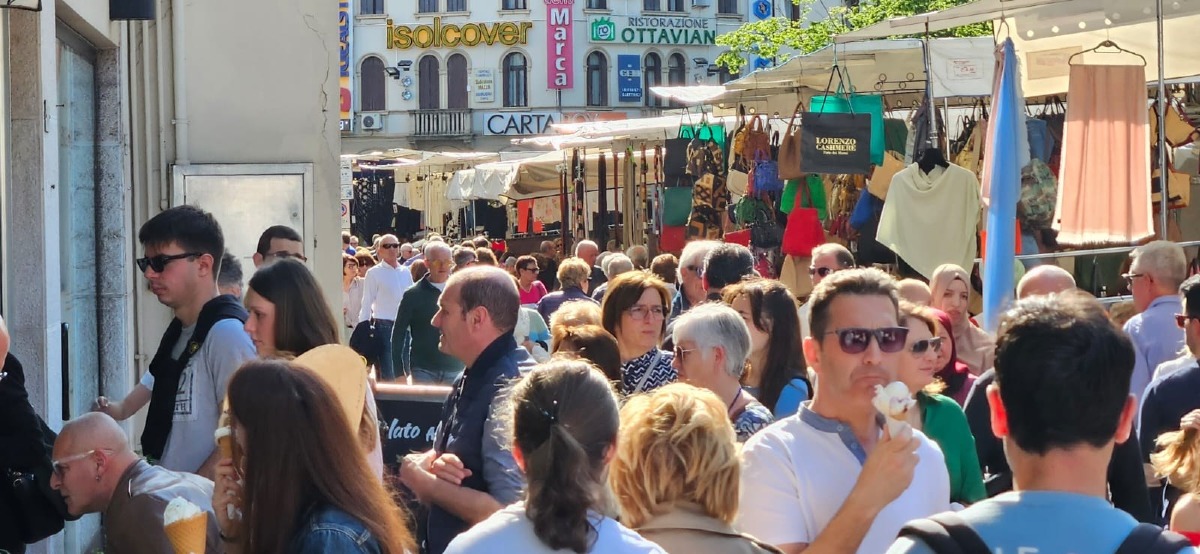 Gli Ambulanti di Forte dei Marmi tornano in Cadore: tappe a Pieve e San Vito il 29 e 30