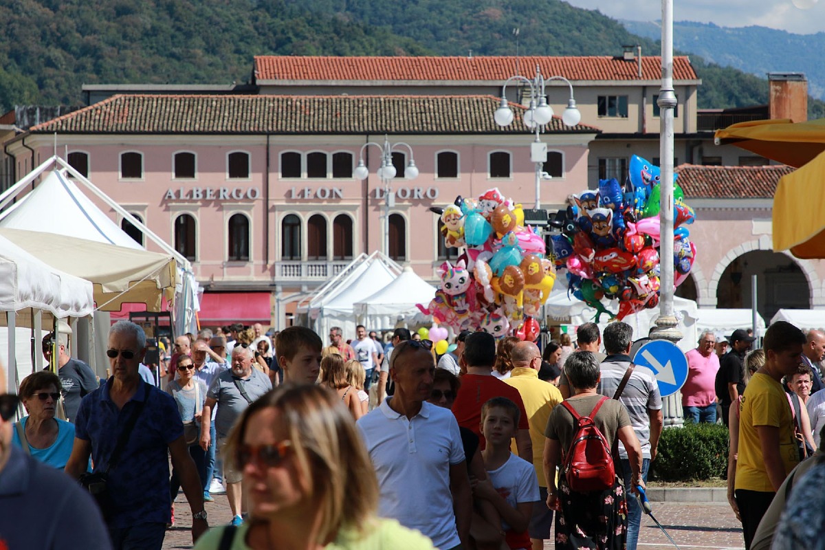 Coltello in Festa 2026, Maniago celebra le lame tra mercato, show cooking e laboratori