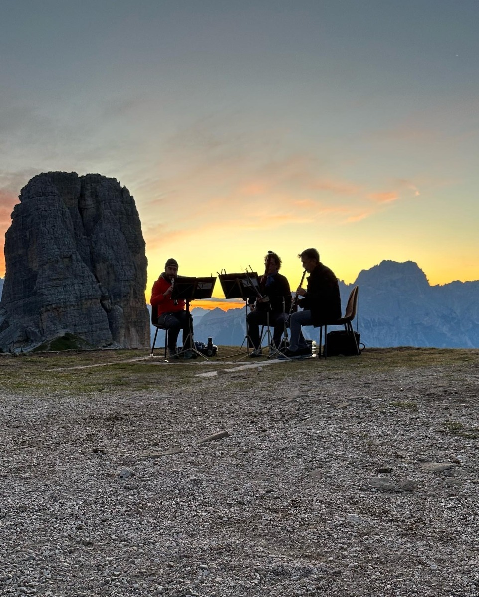 Cortina, weekend tra teatro e musica in quota: Carlo & Giorgio e il coro alle Cinque Torri