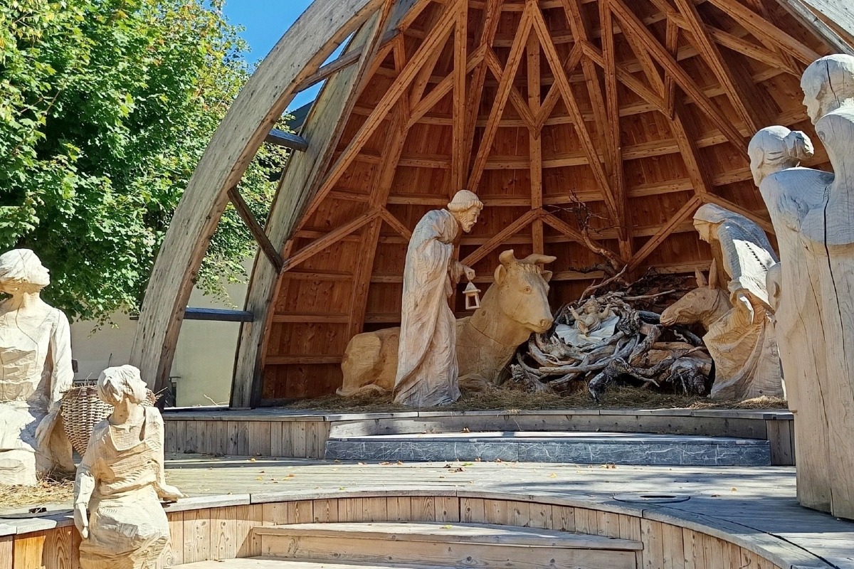 Scultori dal vivo e mostra-mercato: a Sutrio torna Magia del Legno