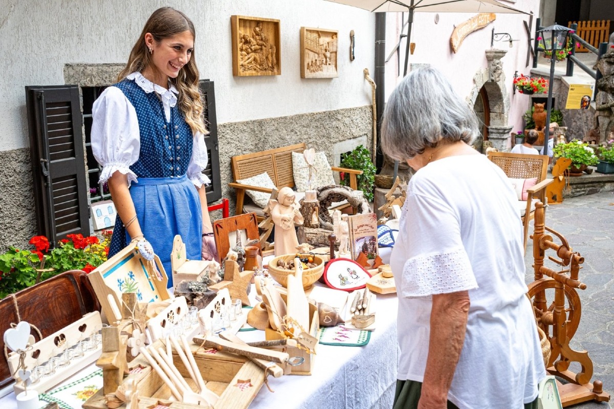 Scultori dal vivo e mostra-mercato: a Sutrio torna Magia del Legno