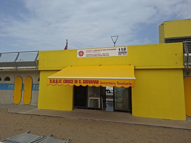 879 interventi al Punto Blu di Lignano Pineta: traumi, malori e un infarto