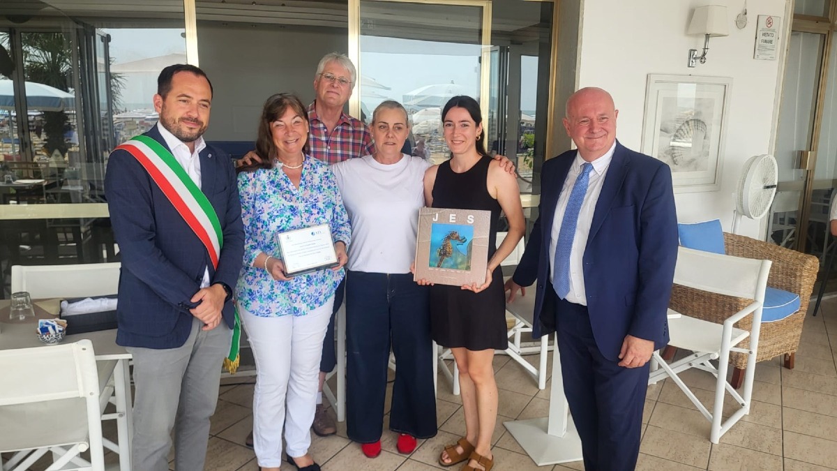Da 40 anni in vacanza sempre nello stesso hotel: Jesolo premia due famiglie