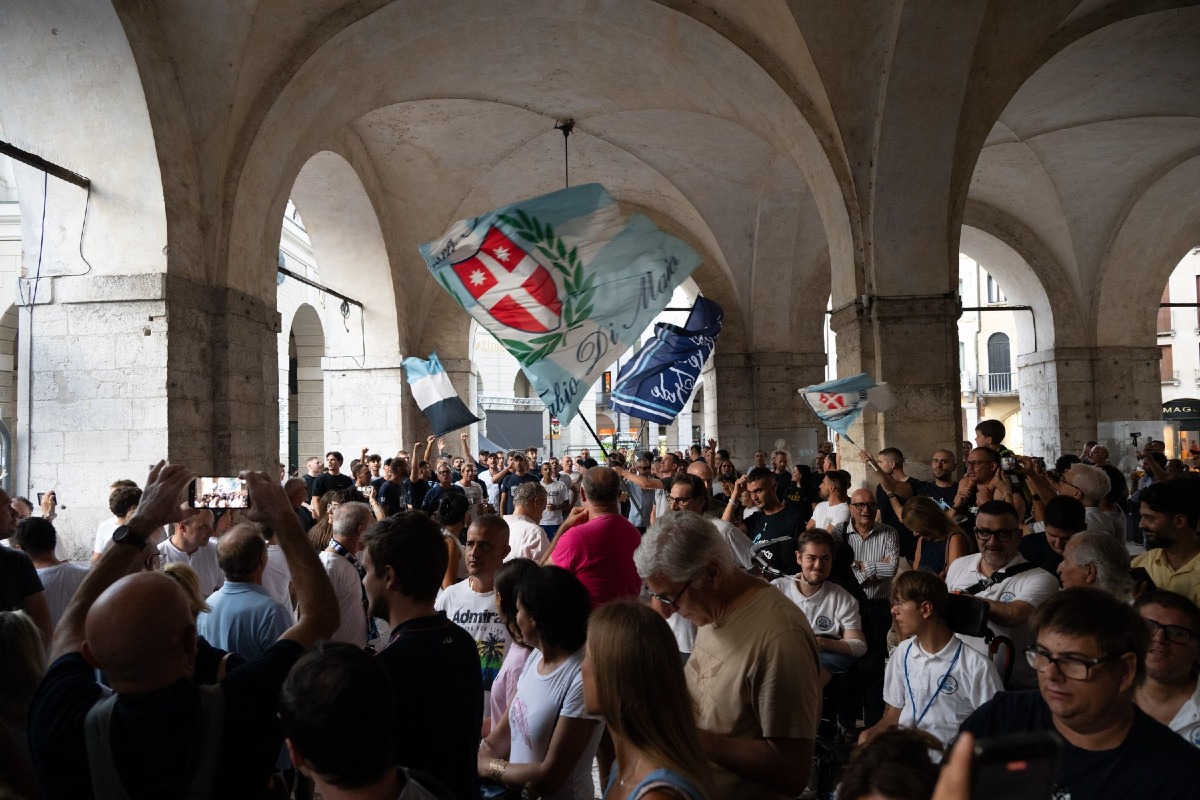 Treviso FBC, svelata la nuova prima maglia davanti ai tifosi in Piazzetta Aldo Moro