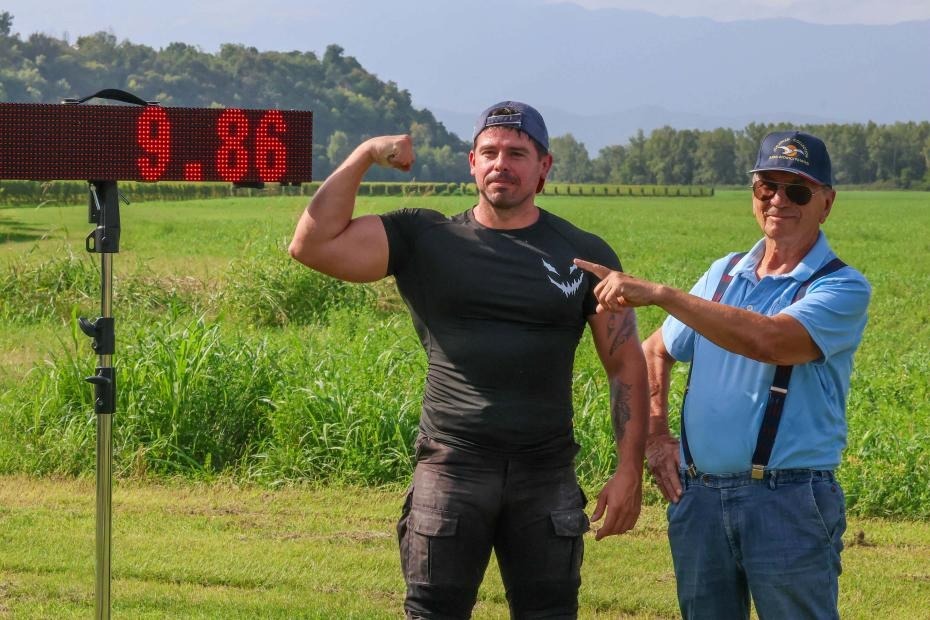 Alex Camera ferma un aereo in decollo: nuovo primato per l’atleta pordenonese