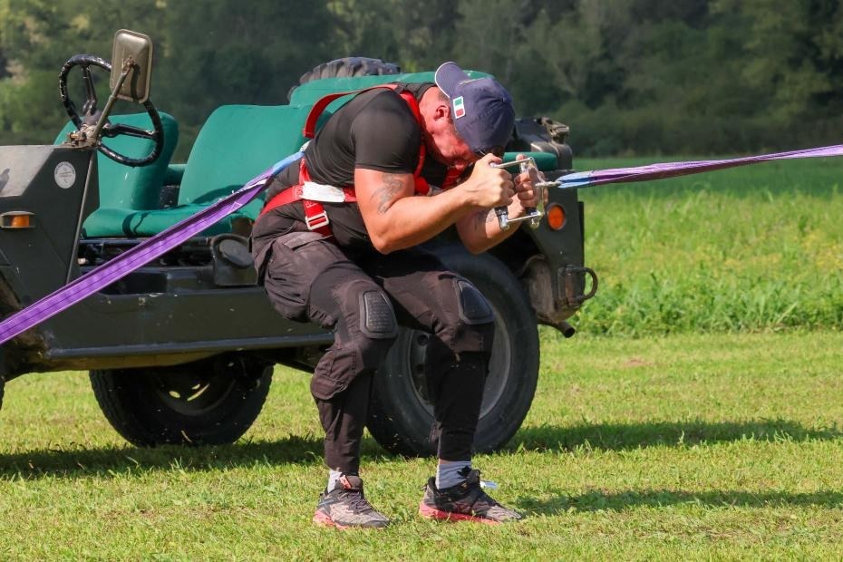 Alex Camera ferma un aereo in decollo: nuovo primato per l’atleta pordenonese