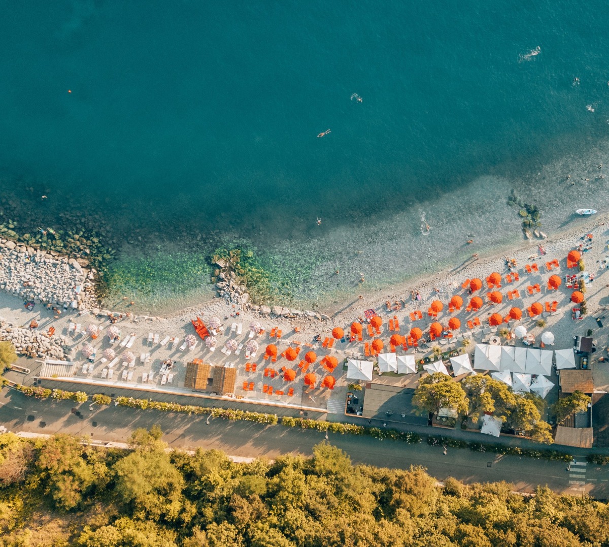 Sistiana, stagione al mare fino al 13 settembre: spiagge aperte e Boss Doms al Base Club